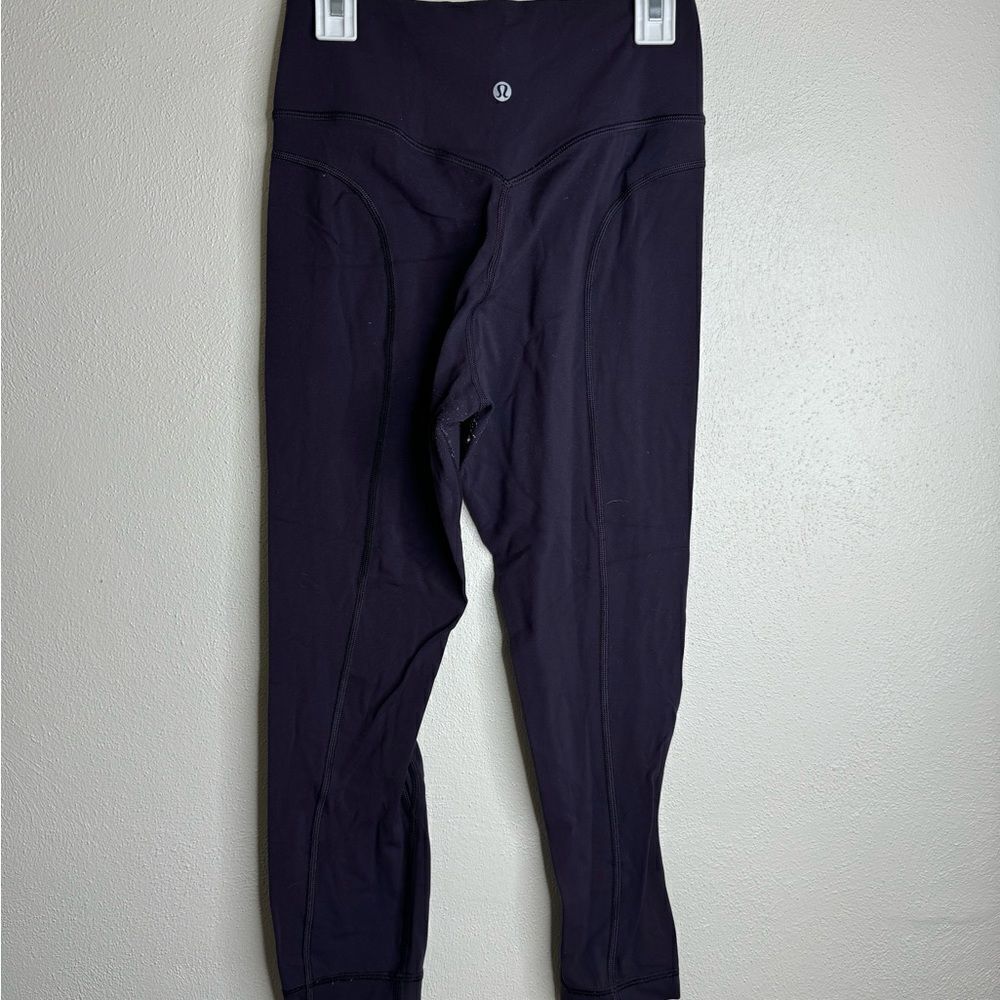 Lululemon Pushing Limits Crop in Boysenberry Size 4 - 21" Long